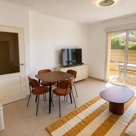 Apartamento Golfe De Saint-tropez - 2-bedroom With Terrace Cogolin