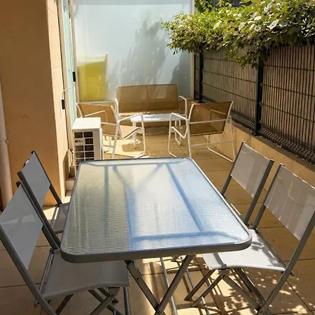 Apartamento Golfe De Saint-tropez - 2-bedroom With Terrace *